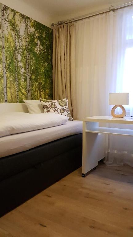 Postel nebo postele na pokoji v ubytování Hotel-Pension Adler Untertürkheim