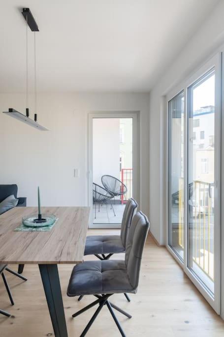 Część wypoczynkowa w obiekcie Grüne und zentrale Ruhelage im Neubau mit Balkon