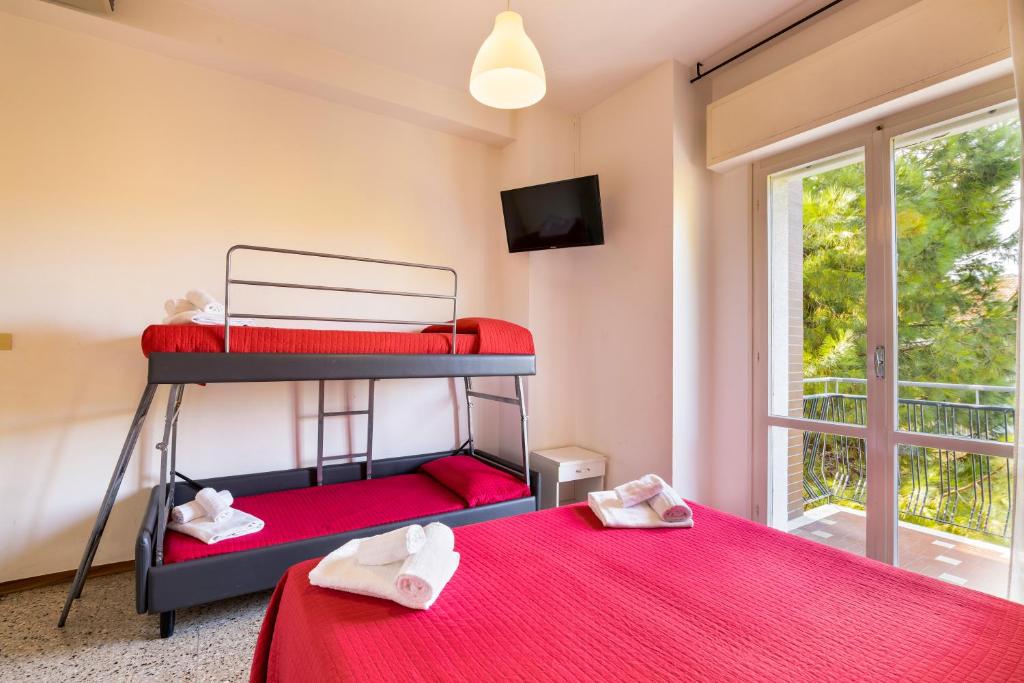 Posteľ alebo postele v izbe v ubytovaní Hotel Ausonia B&B RiMiNi