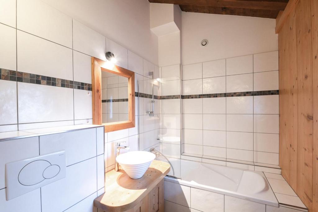 Kúpeľňa v ubytovaní Family chalet with terrace and garden in Chamonix
