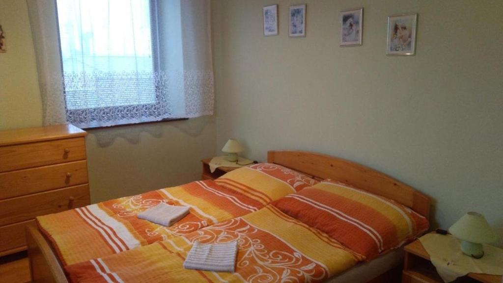 Posteľ alebo postele v izbe v ubytovaní Penzión Dúha