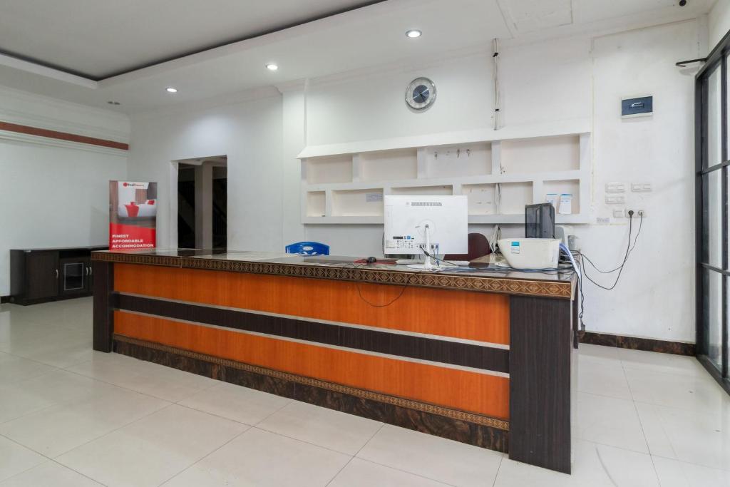 Kuchyň nebo kuchyňský kout v ubytování RedDoorz near RSIA Andini Pekanbaru