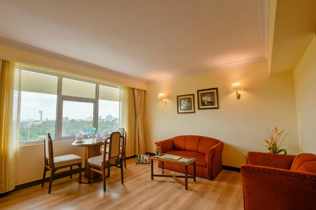 Posezení v ubytování Peerless Hotel Kolkata