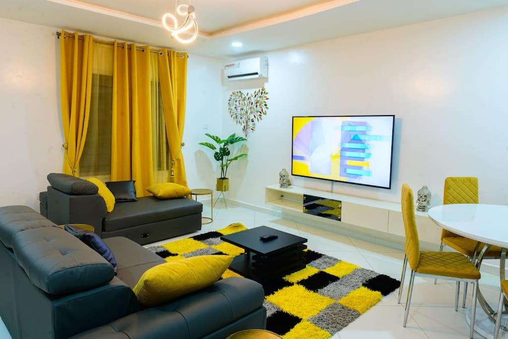 Furnished 4 Beds House-24Hrs Elect/WIFI/Security - Housity