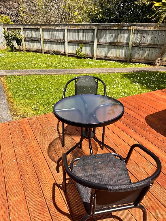 The perfect getaway for two in a large suite - Resim 15