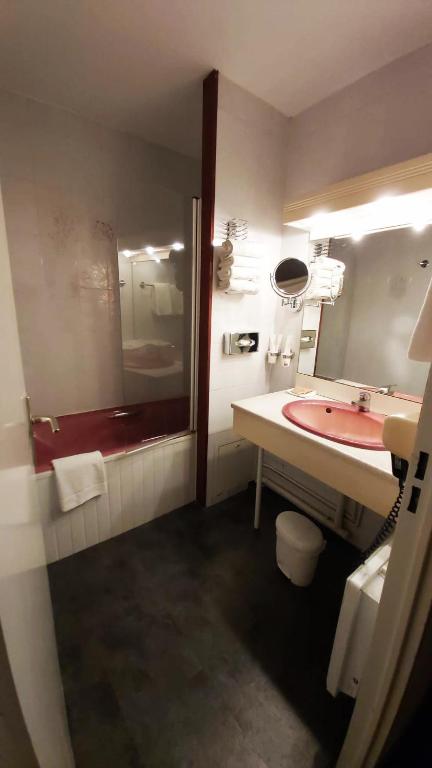 Koupelna v ubytování Hôtel 1er Consul Rouen