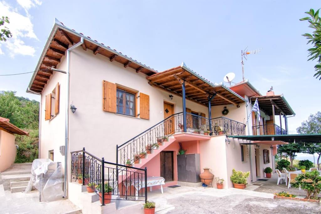 Budynek, w którym mieści się apartament