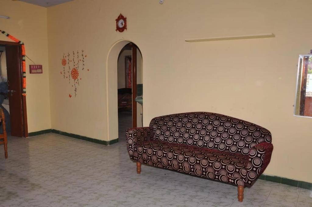 Srinivasa Service Apartment - Housity