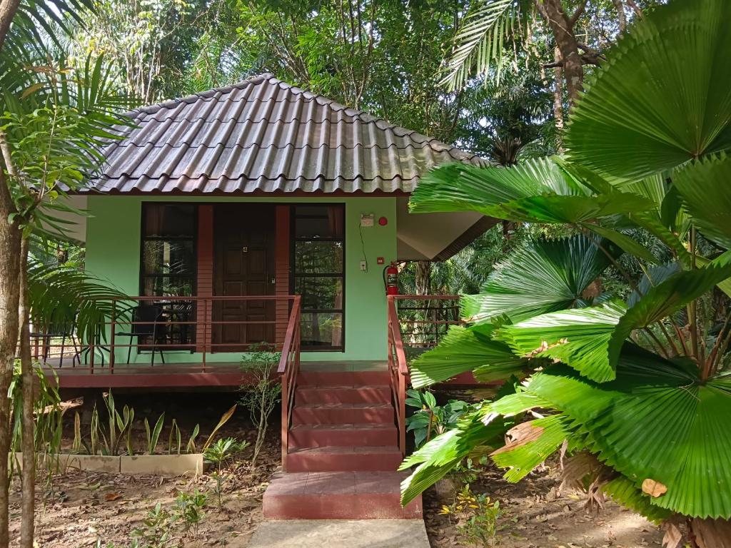 Zahrada ubytování Khao Sok River & Jungle Bungalow