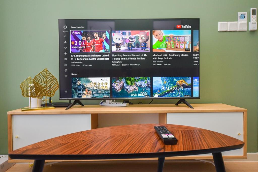 TV a/nebo společenská místnost v ubytování Sunway Grid Loft Suite by Nest Home【Olympic Size Pool】
