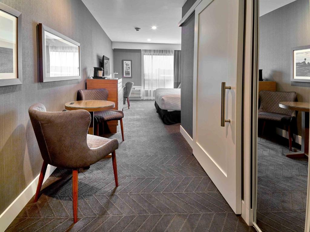 Posezení v ubytování Sandman Signature Plano-Frisco Hotel