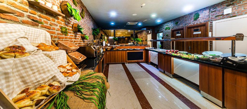 A kitchen or kitchenette at Aprilis Hotel - Special Category