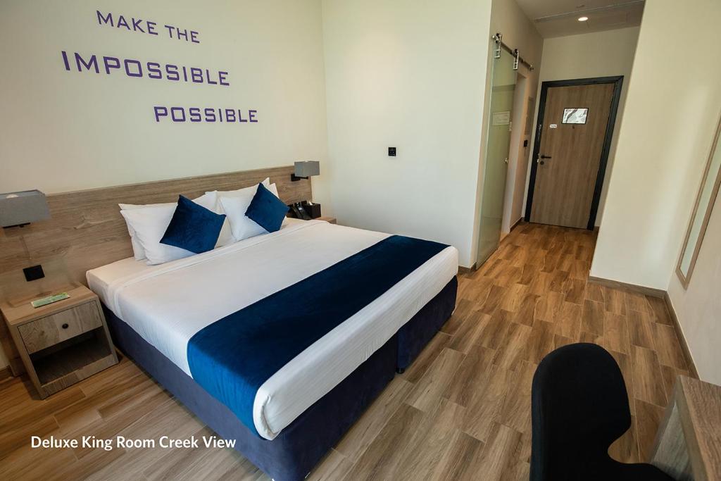 
Deluxe Waterfront Room (includes 25% off F&B)
