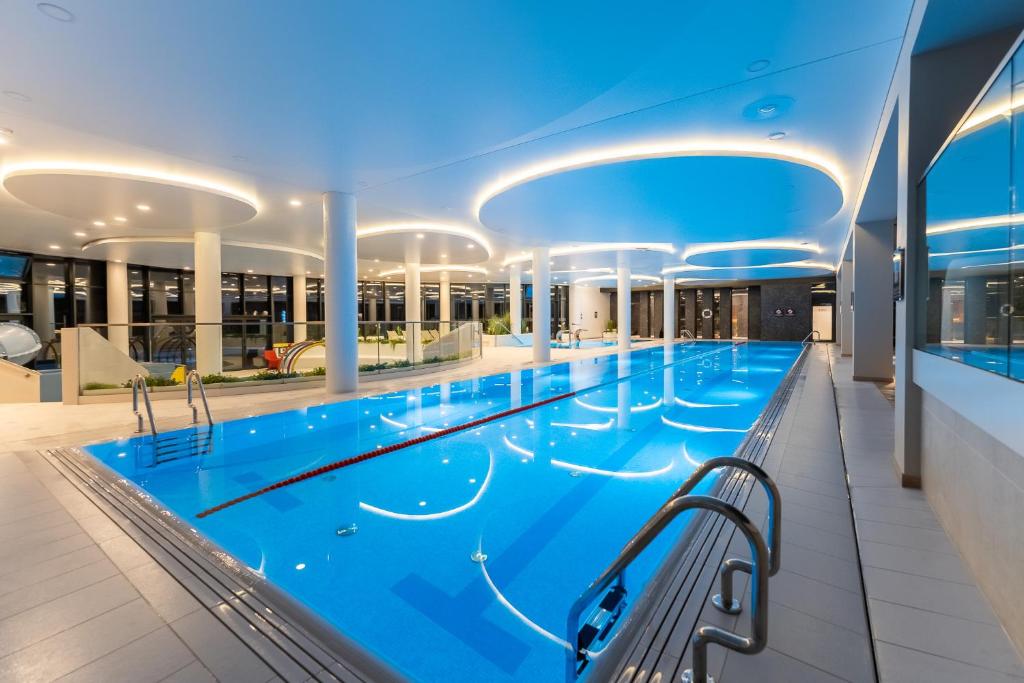 Bazén v ubytování Apartament Lux Tukan B004, Polanki Aqua - Holiday City nebo v jeho okolí