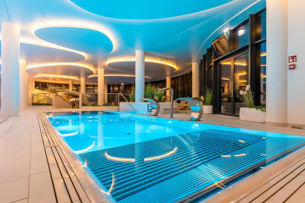 Bazén v ubytování Apartament Lux Tukan B004, Polanki Aqua - Holiday City nebo v jeho okolí