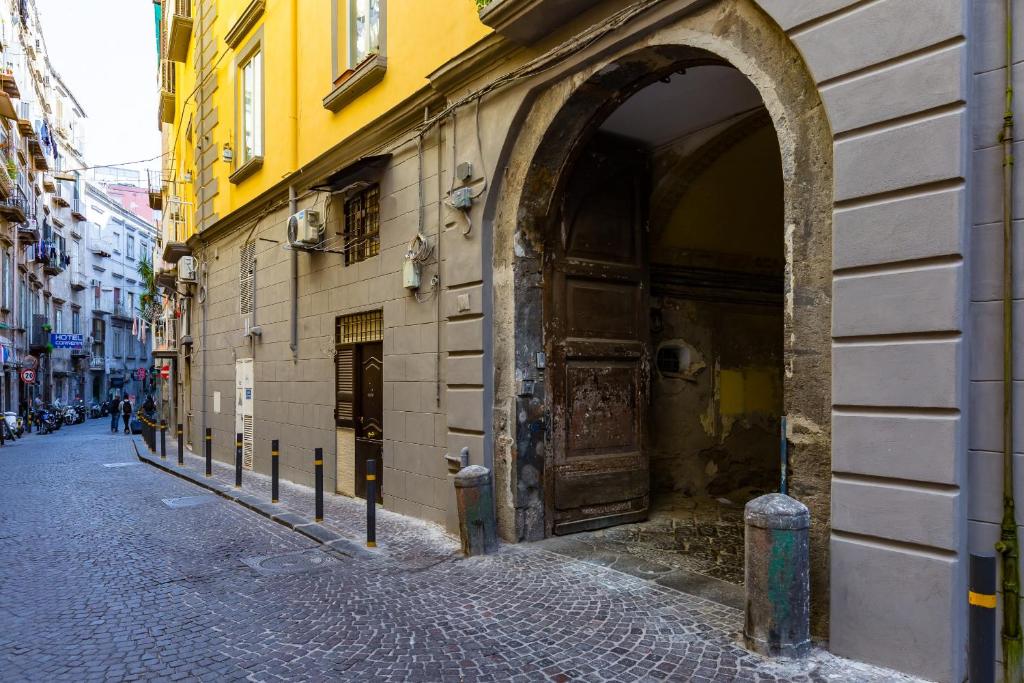 Zdjęcie z galerii obiektu Apartment with balcony in Palazzo Diaz by Wonderful Italy w mieście Neapol