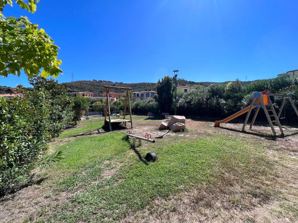 Plac zabaw dla dzieci w obiekcie Appartamento 38 - Complesso Residenziale Terme di Casteldoria