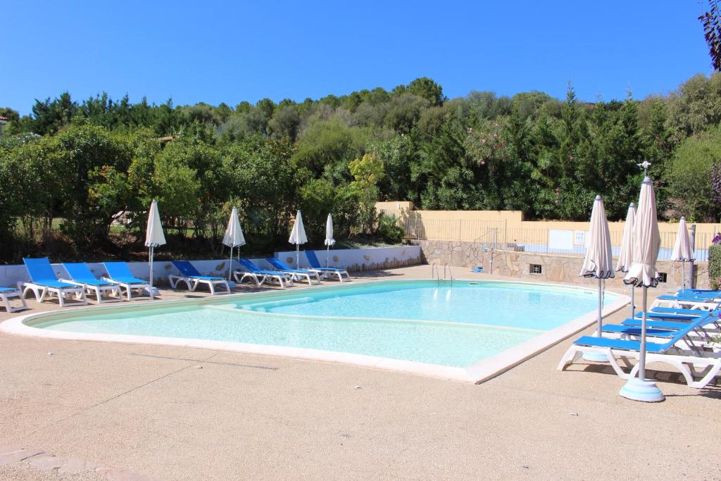 Basen w obiekcie Appartamento 38 - Complesso Residenziale Terme di Casteldoria lub w pobliżu