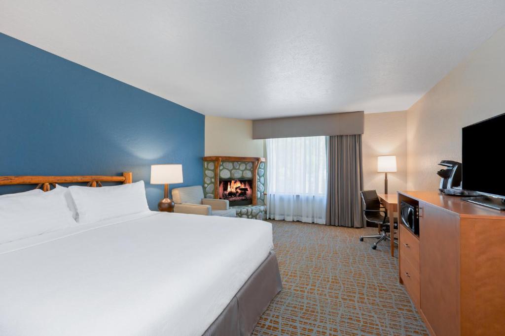 Holiday Inn Resort The Lodge at Big Bear Lake, an IHG Hotel - 
