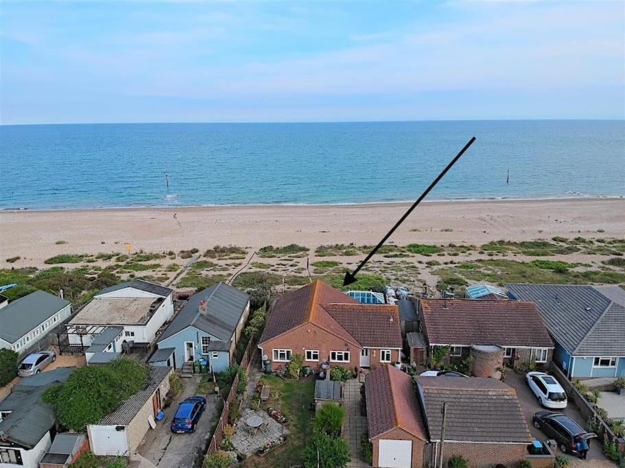 Holiday home Sea Front Beach House, Sea View, Direct on Beach, Pagham
