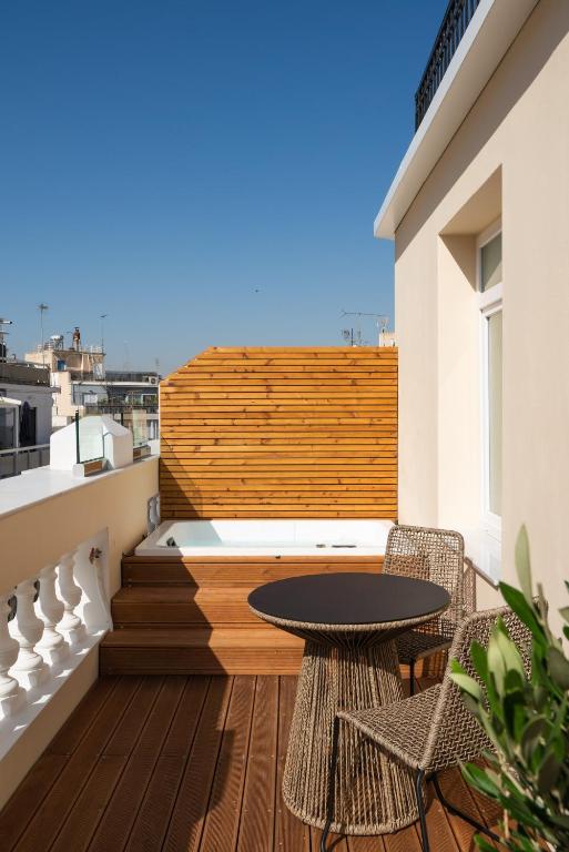 
Executive Suite with Outdoor Jacuzzi
