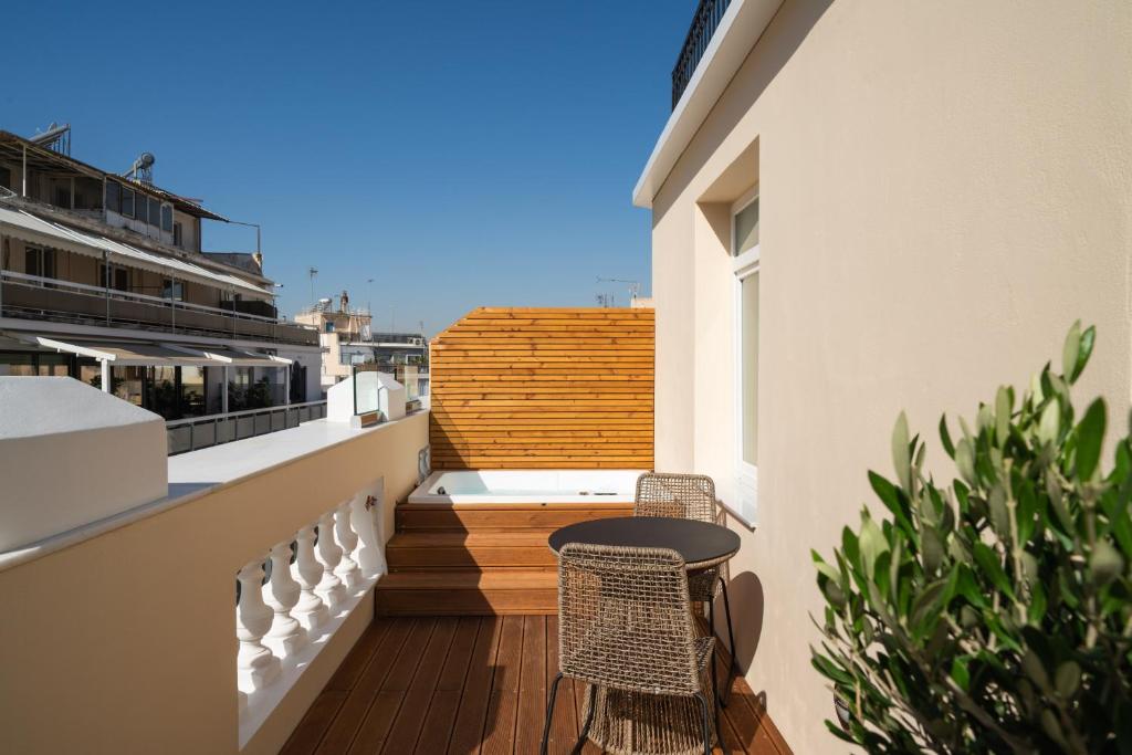 Balkón nebo terasa v ubytování Praxitelous Luxury Suites