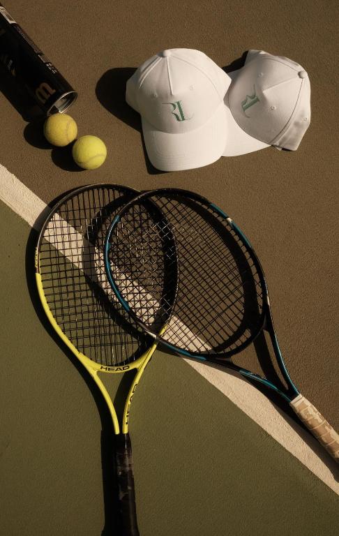 Tenis alebo squash v ubytovaní Villa Gardenia, villa de luxe avec piscine à débordement alebo jeho okolí