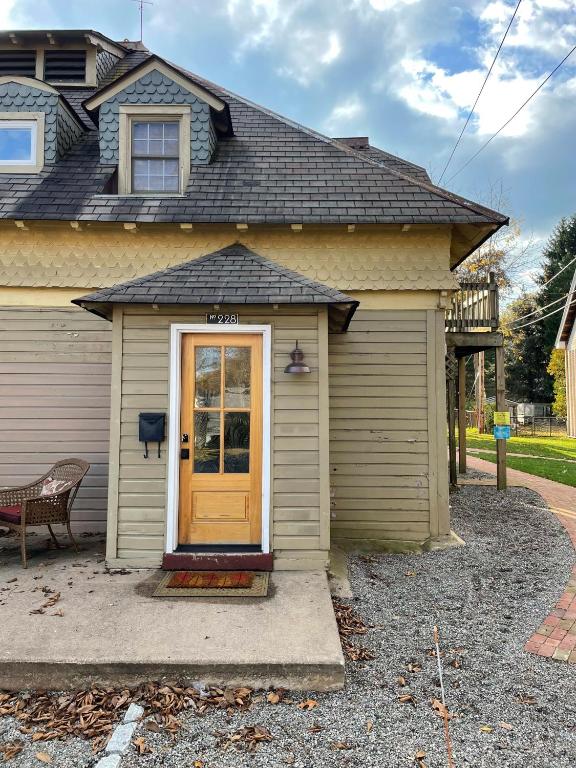 The Suite in a historic carriage house, Square (updated prices