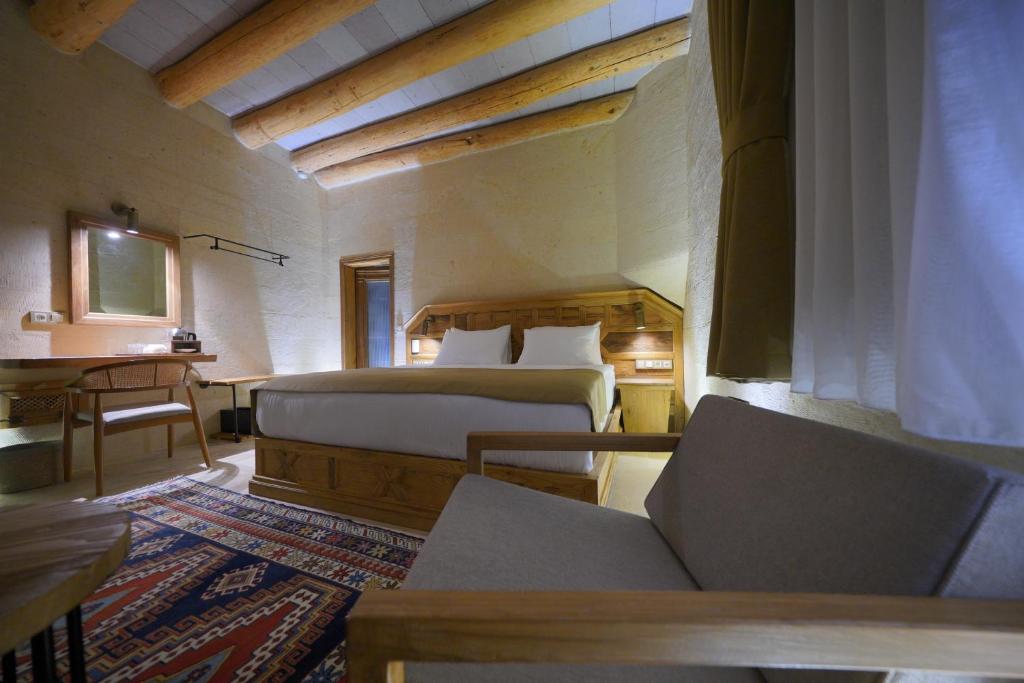 Postel nebo postele na pokoji v ubytování Kappadoks Cave Hotel