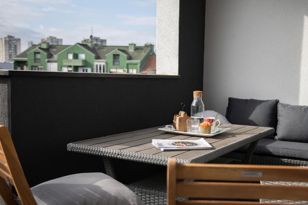 Część wypoczynkowa w obiekcie Design 2BDR Apartment with Balcony- FREE PARKING