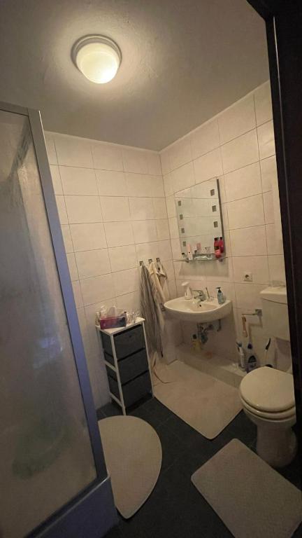 Koupelna v ubytování Wohnung am Mittellandkanal