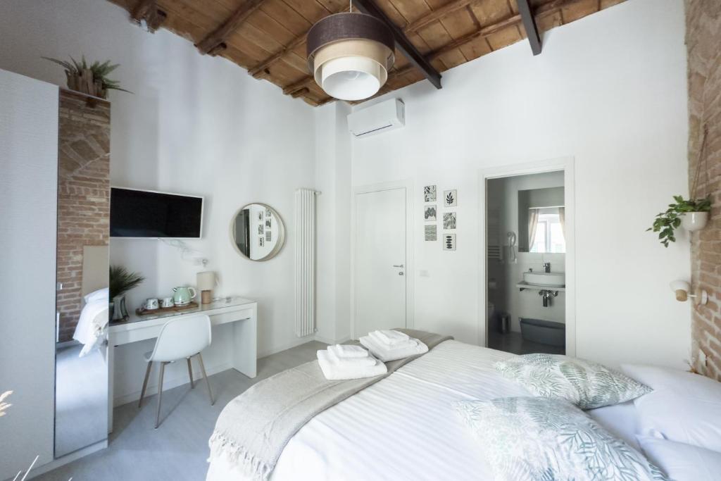 White Ostilia Apartments - Three-Bedroom Apartment