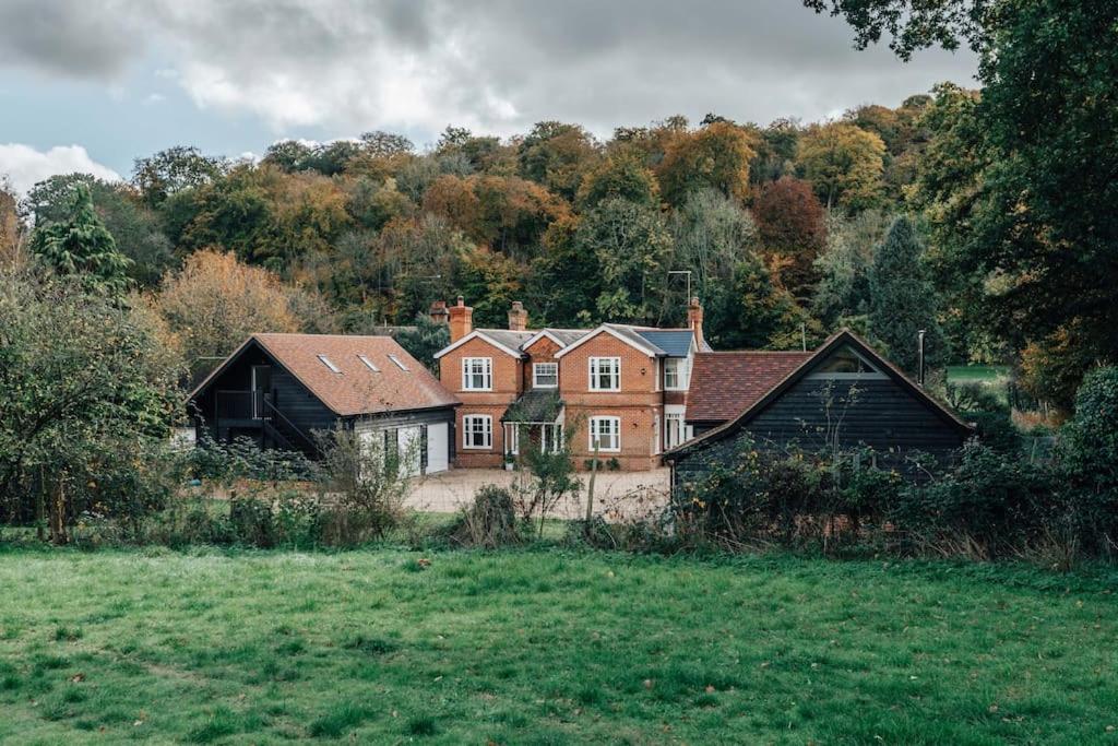 a large house in the middle of a field at Woodvale Retreat in Harpsden