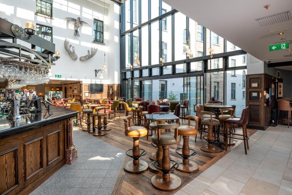 Restaurace v ubytování Keavan's Port Hotel, Dublin