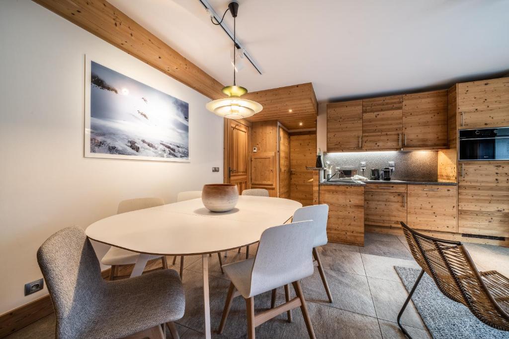 Kuchnia lub aneks kuchenny w obiekcie Apartment Valvisons Les Houches Chamonix - by EMERALD STAY