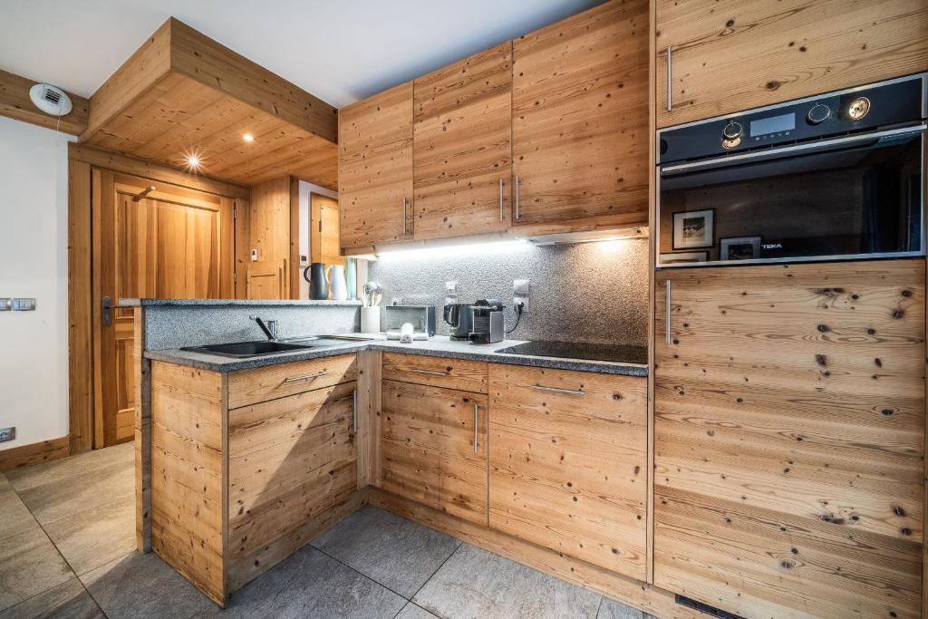 Kuchnia lub aneks kuchenny w obiekcie Apartment Valvisons Les Houches Chamonix - by EMERALD STAY