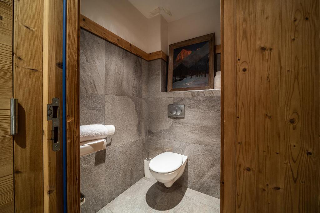 Łazienka w obiekcie Apartment Valvisons Les Houches Chamonix - by EMERALD STAY