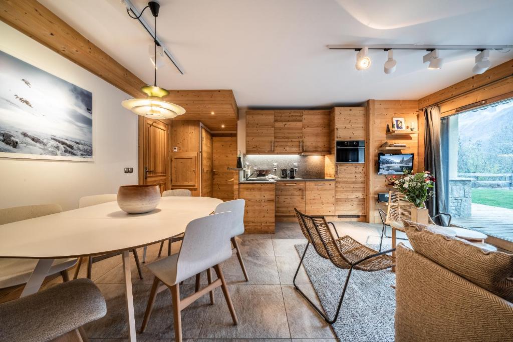 Kuchnia lub aneks kuchenny w obiekcie Apartment Valvisons Les Houches Chamonix - by EMERALD STAY
