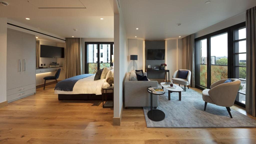 
Signature Suite with Kitchen, Tower Bridge View
