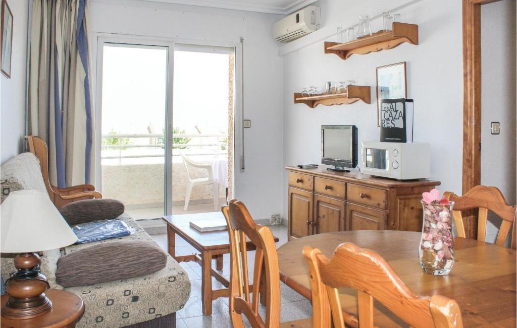 Nice apartment in Los Alcázares with Outdoor swimming pool, WiFi and 2 Bedrooms