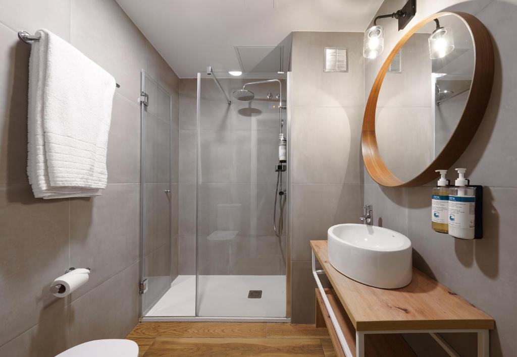 Numa Barcelona Brio - Resim 18