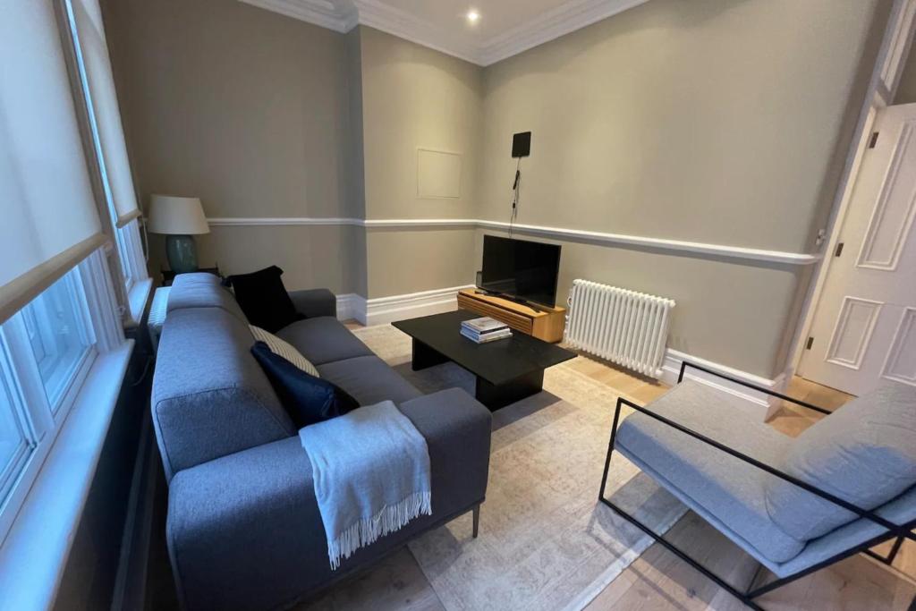 Seating area sa Central 1 Bedroom Apartment in Farringdon