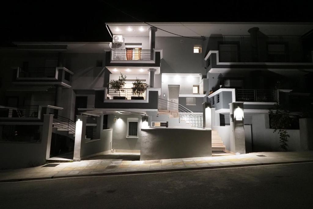 a night view of a large building with lights at 5 Luxury Apartments Ioannina in Ioannina