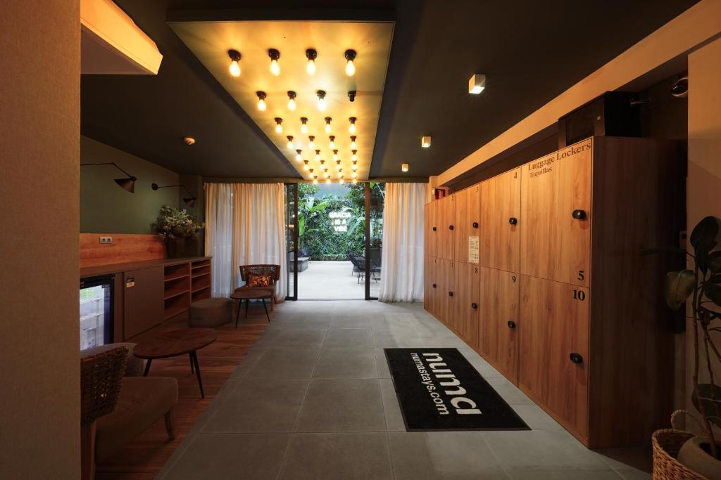 Numa Barcelona Brio - Resim 16