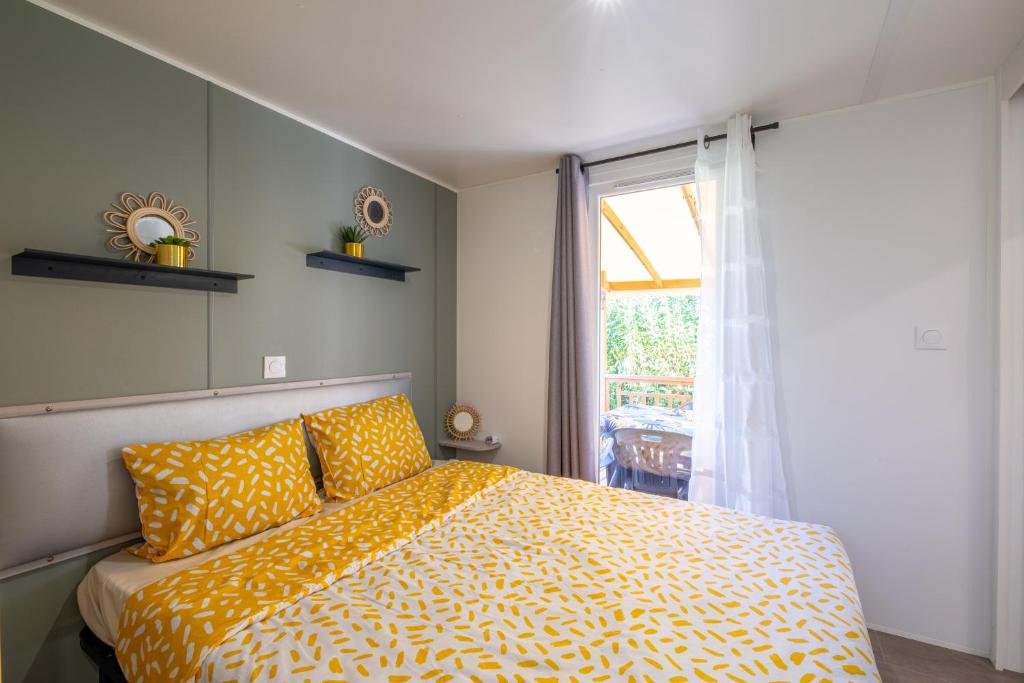 Posteľ alebo postele v izbe v ubytovaní Mobil home Queen Margaret