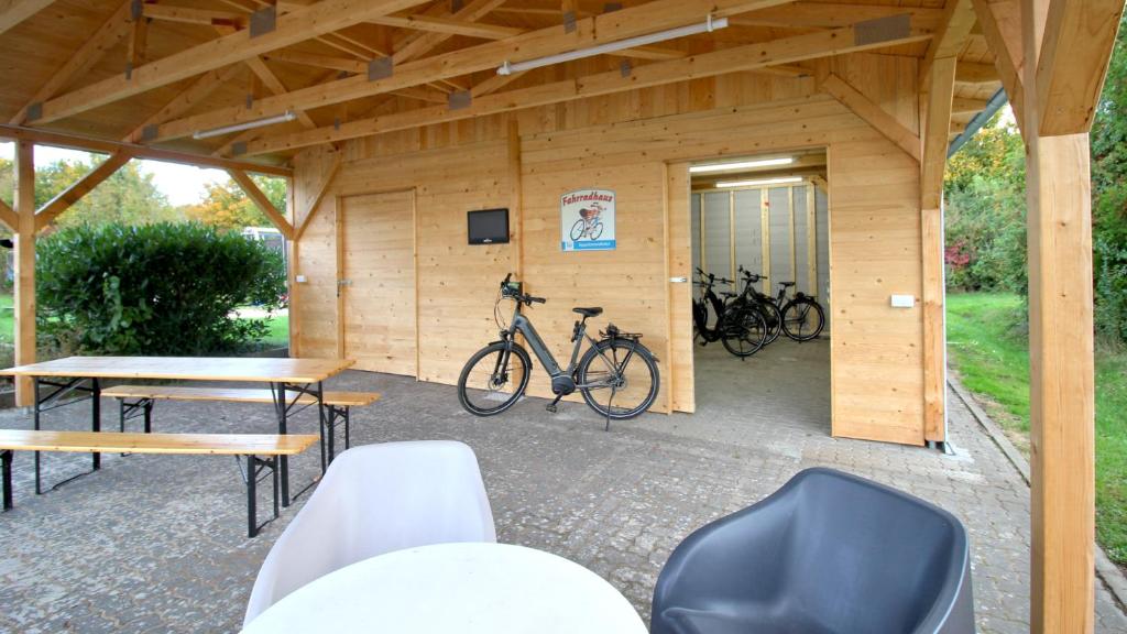Jízda na kole v ubytování Mare Balticum Urlaub auf Rügen nebo okolí