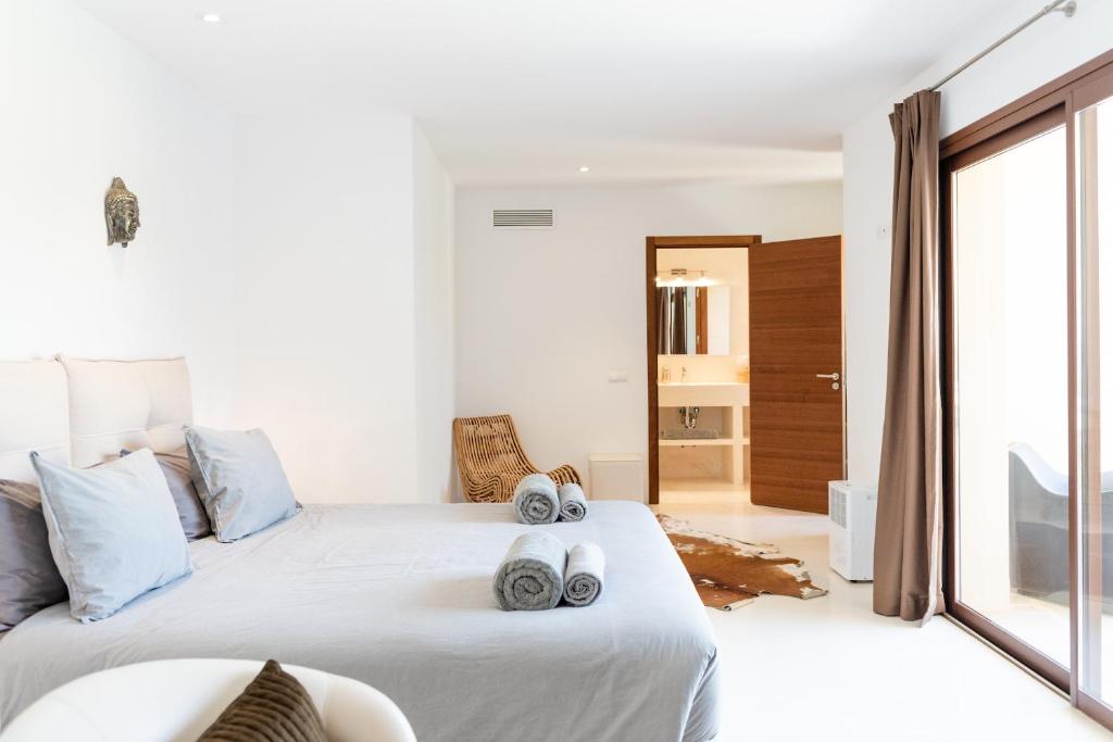 A bed or beds in a room at Lavish Ibizan Villa Beautiful Gardens Villa Izarra Private Pool Wonderful Country Views San Jose