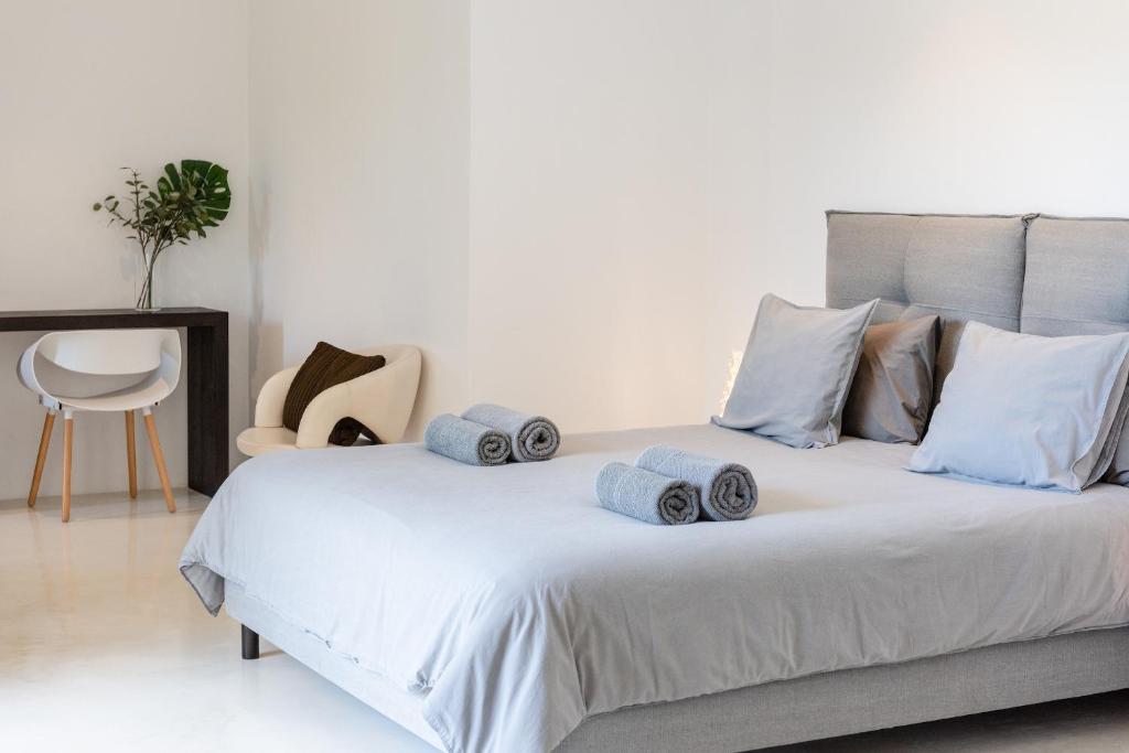 A bed or beds in a room at Lavish Ibizan Villa Beautiful Gardens Villa Izarra Private Pool Wonderful Country Views San Jose