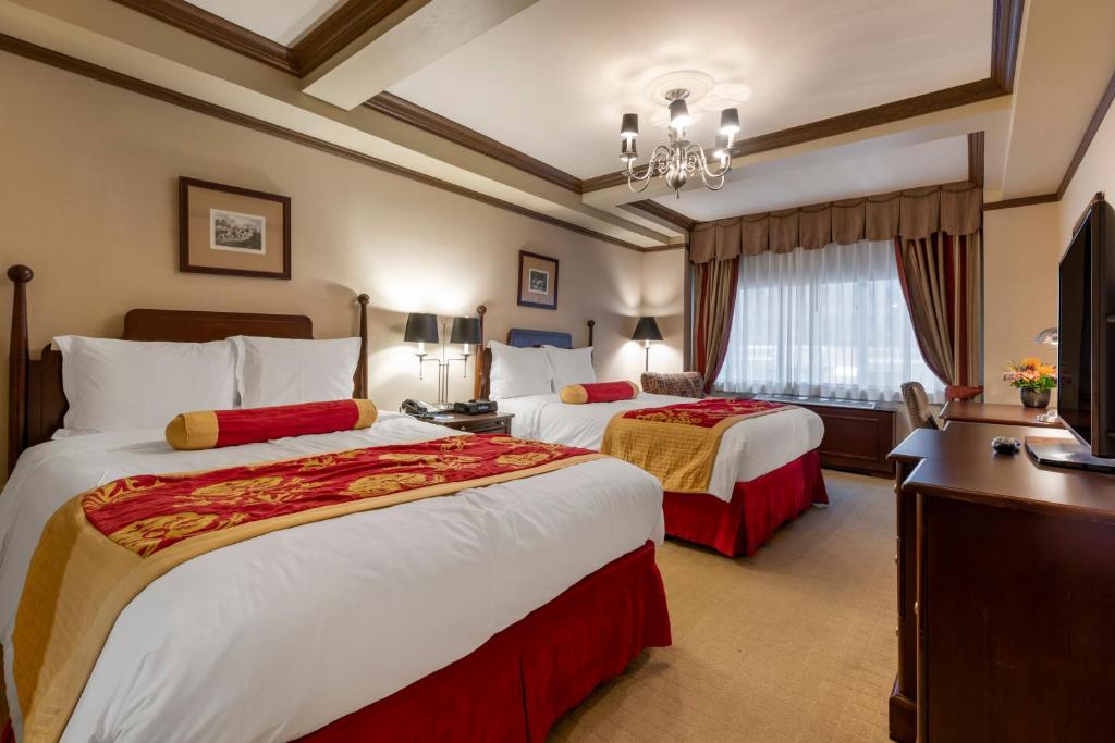 The Blakely by LuxUrban - Queen Room With Two Queen Beds - Non-Smoking