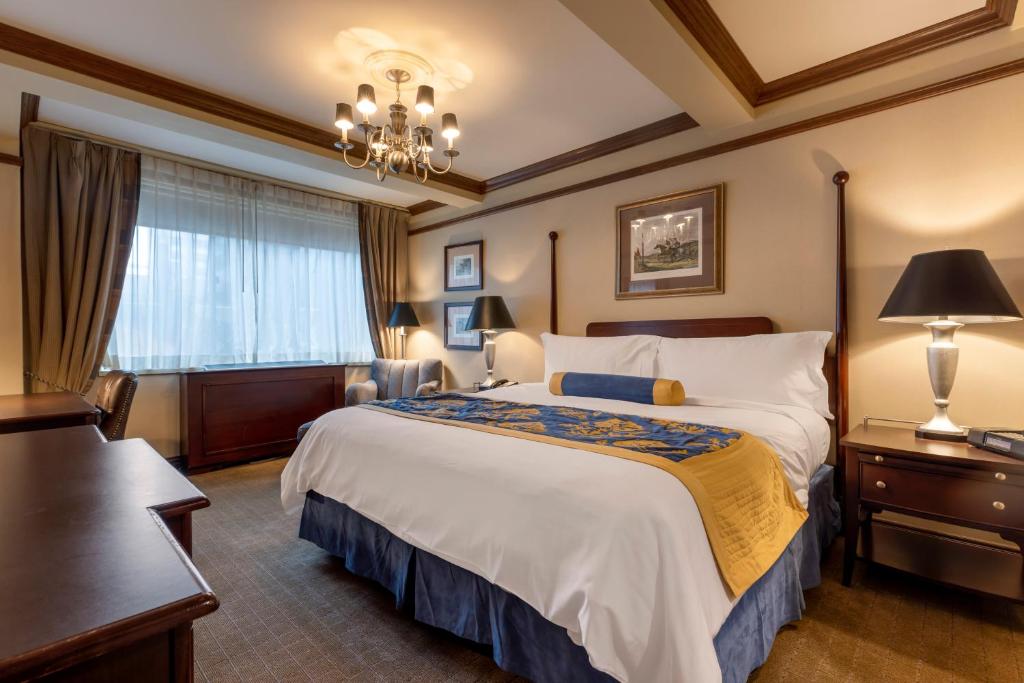 The Blakely by LuxUrban - King Room - Non-Smoking